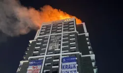 Ankara'da bir binanın çatısında yangın çıktı