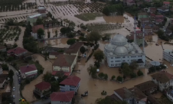 Yağmur iki kentte yaşamı felç etti! Mahsur kalanlar kurtarıldı