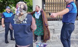 Zabıtalara sürpriz için dilenci kılığına girdi: Yarım saatte 400 lira topladı!