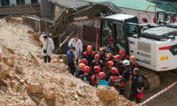 Başakşehir'de istinat duvarı çöktü, bir işçi hayatını kaybetti