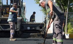 Etimesgut'ta kaldırım ve asfalt yenileme çalışmaları sürüyor
