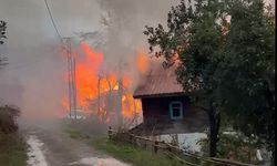 İnebolu’da bir evde çıkan yangın bitişiktekilere de sıçradı