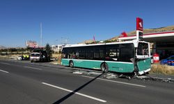 Kayseri'de minibüs, özel halk otobüsüne çarptı: 3 yaralı