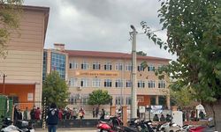 Manisa’daki okulda öğrenciler yeniden dersbaşı yaptı