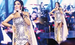 Nükhet Duru, Zeki Müren’i anma konserine 'gladyatör' kıyafeti ile çıktı