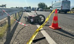 Manisa'da otomobil motosiklete çarptı: 1 ölü, 1’i bebek 3 yaralı