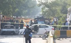 Pakistan'da cami yakınında intihar saldırısı: 16 ölü