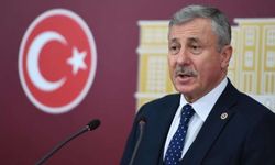 Selçuk Özdağ'dan Davutoğlu'na sert eleştiri: 'Partiyi yangından mal kaçırırcasına kapattı'