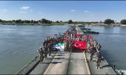 MSB: Türkiye'nin desteğiyle Fırat Nehri üzerine yüzer köprü kuruldu