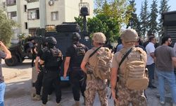 Yakalanacağını anlayan şüpheli, el bombası ile kendisini eve kilitledi!