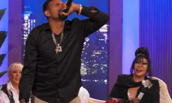 Kaos Show'a konuk olan Bülent Ersoy, Kandıralı Ferdi şarkı söyleyince kendini tutamadı
