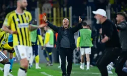 Fenerbahçe tribünleri, İsmail Kartal'ı istifaya davet etti