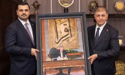 AK Parti heyetinden Cemil Tugay’a ziyaret: Erdoğan portresi hediye edildi
