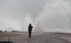 Amasra'da fırtına; dalga boyu 6 metreye ulaştı