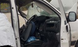 TIR ile hafif ticari araç kafa kafaya çarpıştı: 1 ölü, 1 ağır yaralı