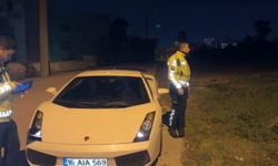 Denetimden kaçan lüks araç sürücüsünün ehliyetine 2042'ye kadar el konuldu!