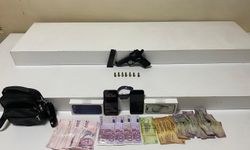 Camide döviz hırsızlığı yapan şüpheli kamera kayıtları incelenerek yakalandı