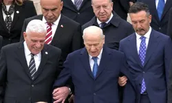 İYİ Partili Usta’dan, Müsavat Dervişoğlu'nun Bahçeli'nin koluna girmesine sert tepki!