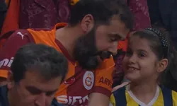Derbiyi güzelleştiren kare: Maçı izleyen Galatasaraylı baba ile Fenerbahçeli kızı