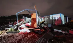 Antalya'da hortum konteynerleri parçaladı, kule vinci devirdi; 5 ölü!