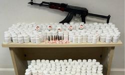 İzmir'de 59 bin 300 sentetik hap ele geçirildi