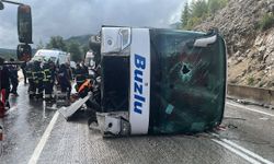 Isparta-Antalya kara yolunda yolcu otobüsü devrildi