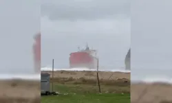 İstanbul'da gemi karaya oturdu: Bölgeye çok sayıda ekip sevk edildi