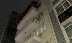 Kıskançlık kavgasında eşini sırtından bıçakladı
