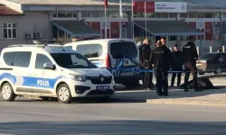 Kaldırımda erkek cesedi bulundu