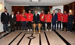 Mansur Yavaş, ASKİ Spor’un başarılı güreşçilerini ağırladı