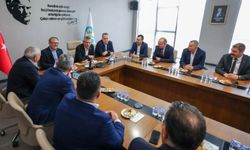 Özgür Özel, AK Parti’ye katılacağı iddia edilen Besim Dutlulu ile bir araya geldi