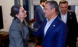 Özgür Özel, Sinem Dedetaş'ı ev hapsinde ziyaret etti