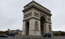Paris'te hafta sonu kısmî sokağa çıkma yasağı uygulanacak