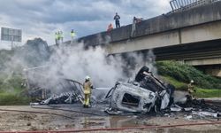 TIR köprüden uçup yandı; sürücü atlayarak son anda kurtuldu