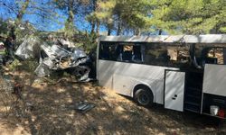 İzmir'de turistleri taşıyan otobüs şarampole uçtu: 1 ölü, 7 yaralı