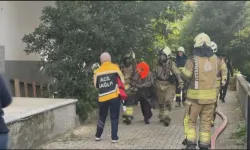 Kadıköy'de 8 katlı binada yangın; mahsur kalanlar var