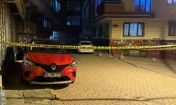 Zeytinburnu’nda silahlı kavga: Mermiler binalara ve iş yerine isabet etti
