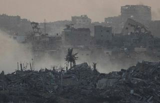 İsrail, Şucaiyye Mahallesini bombaladı: Enkaz altından 300 ölü ve yaralı çıkarıldı