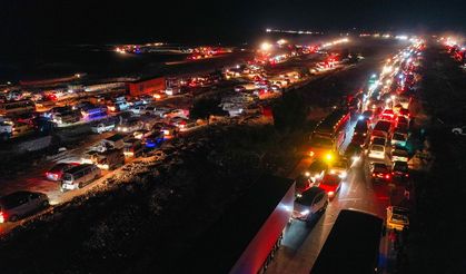 Şam'a dönüş başladı: Yollarda uzun kuyruklar oluştu