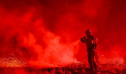 Los Angeles'ta çıkan yeni yangın birkaç saatte 3 bin hektardan fazla alana yayıldı