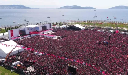 Ünlü isimlerden 'Maltepe Mitingi' paylaşımları