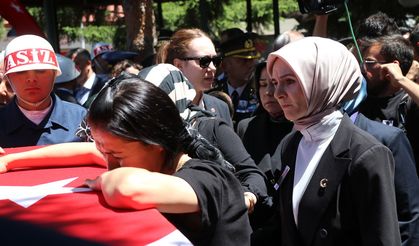 Şehit ablasından cenazede sert tepki: Burada AK Partili kimseyi istemiyorum
