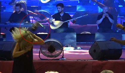Festivalde sahne alan şarkıcının başına drone çarptı