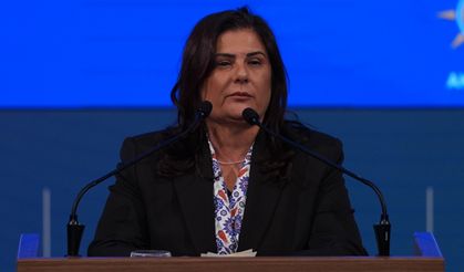 AK Parti’ye geçen Özlem Çerçioğlu, konser sırasında yuhalandı