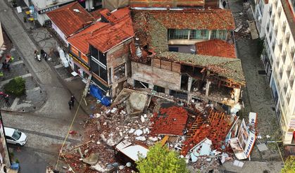 Balıkesir'de depremlerde hasarın boyutu gün ağarınca ortaya çıktı