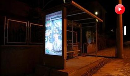 Ankara'da otobüs durağında mini etek tartışması: 'Külodunu göstermeyeceksin'