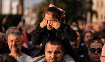 Tüm Türkiye saat 09.05'te Mustafa Kemal Atatürk'ü saygıyla andı