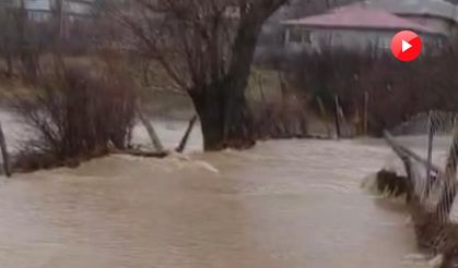 Kayseri'de sel; yolar çöktü, ev ve iş yerlerini su bastı