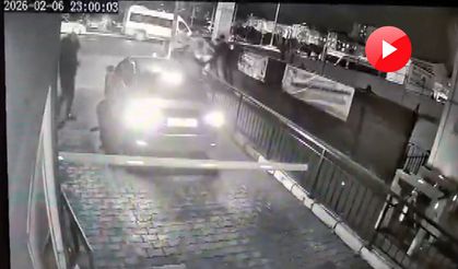 Küçükçekmece'de polis memuru ile eşini sokak ortasında darbettiler!