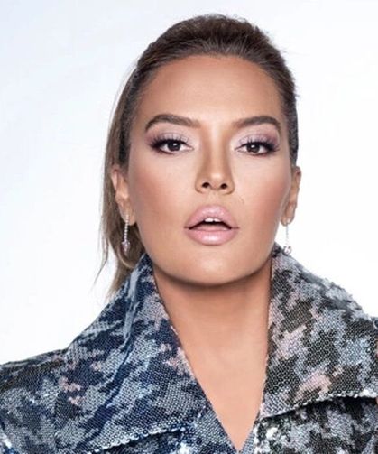 Demet Akalın konser sırasında tacize uğradı: 'Her tarafımı elledi!'
